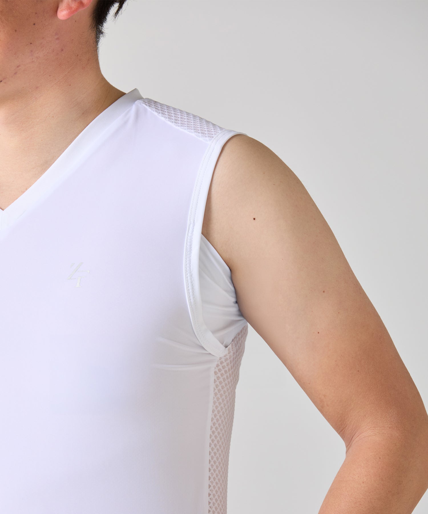 ICE MESH Ice Mesh V-neck sleeveless top